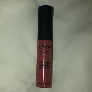 NYX soft metallic lip cream